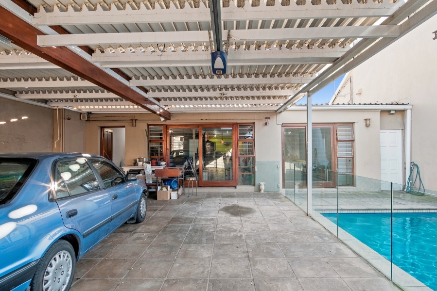 6 Bedroom Property for Sale in Woodstock Western Cape